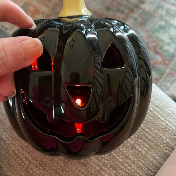 Light-up ceramic Jack o’lantern - Picture 6 of 7